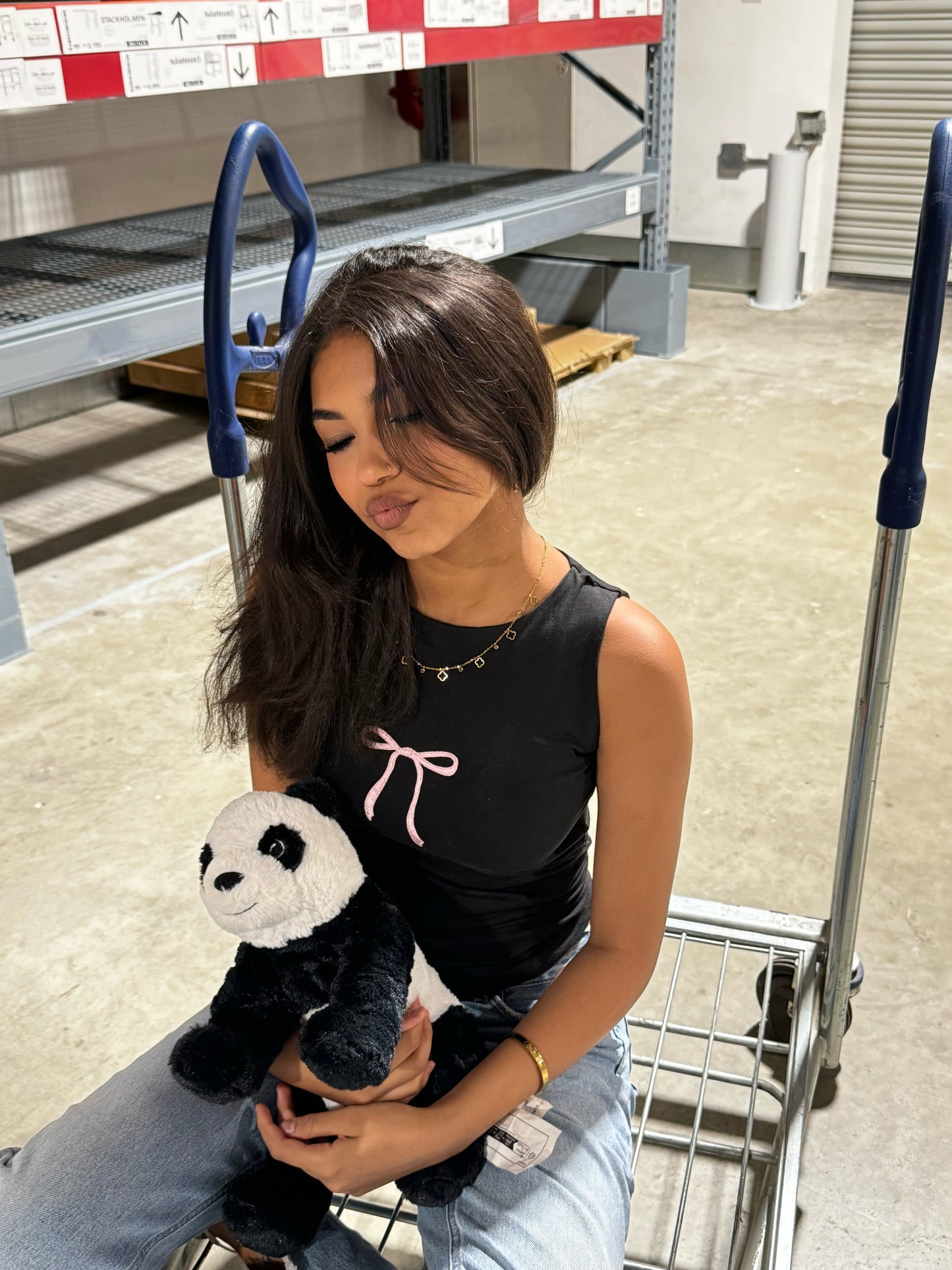 I’m just a girl Basic top in black