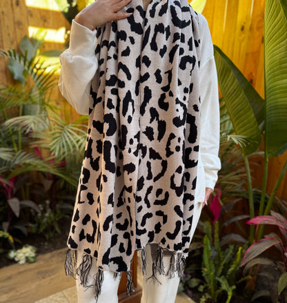 Leopard scarf beige